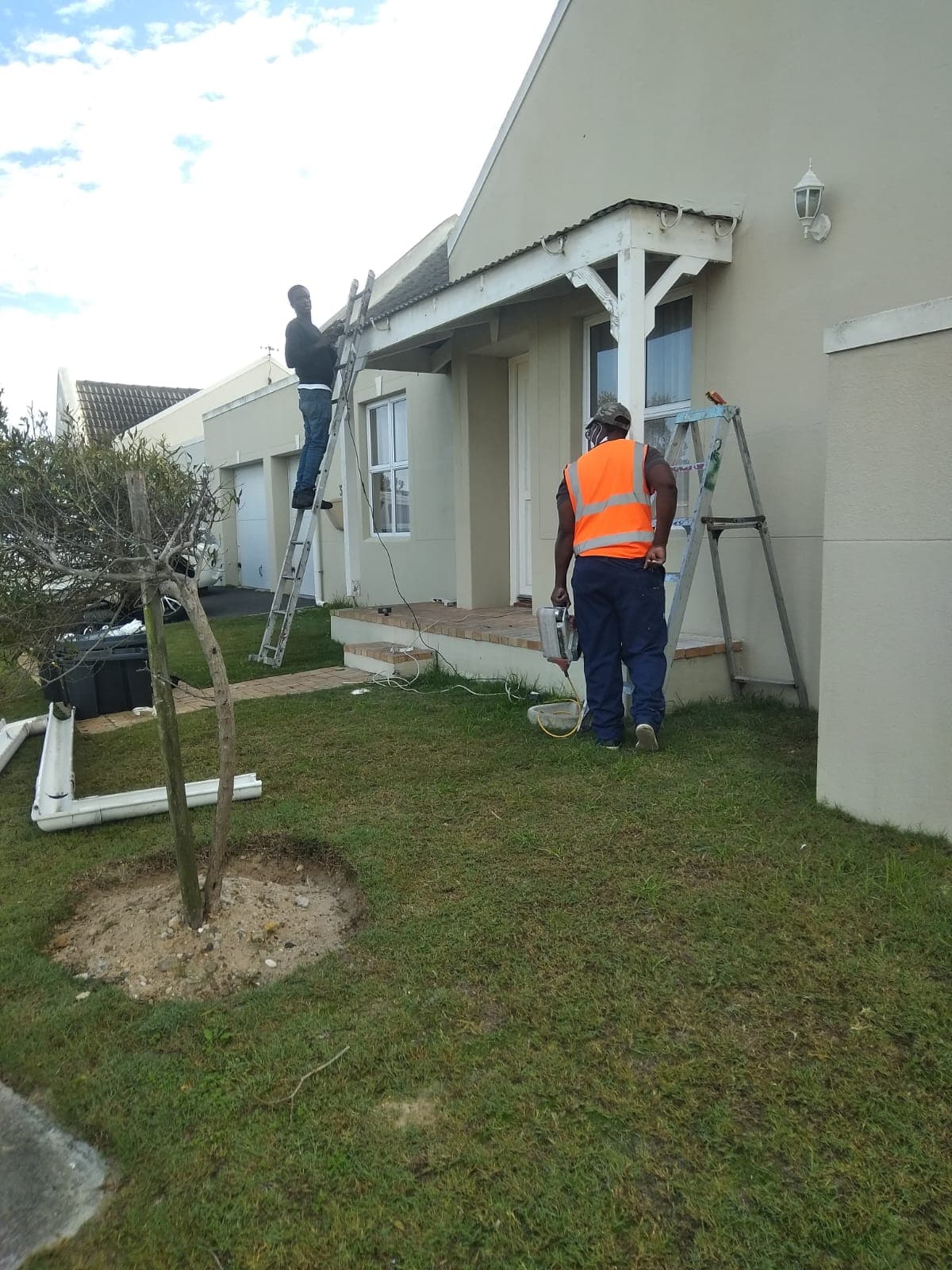 Bruce Handyman team painting a house exterior in Cape Town